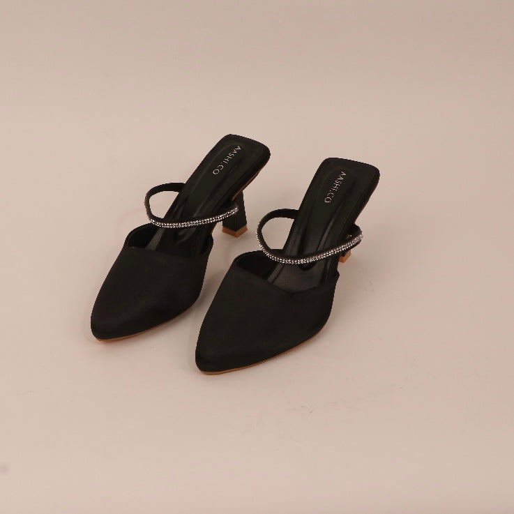 Vendetta Black Close Toe Mules