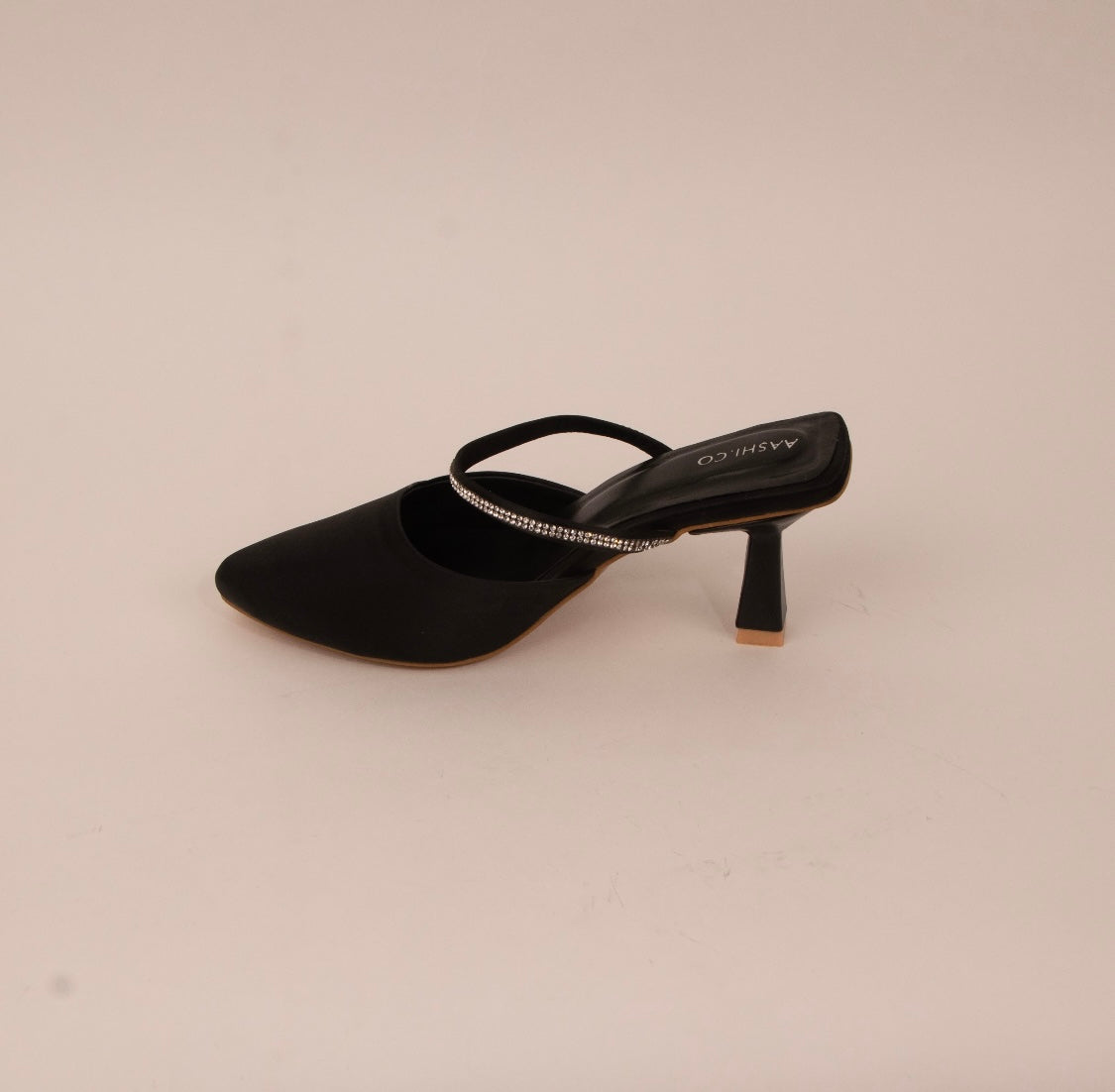 Vendetta Black Close Toe Mules