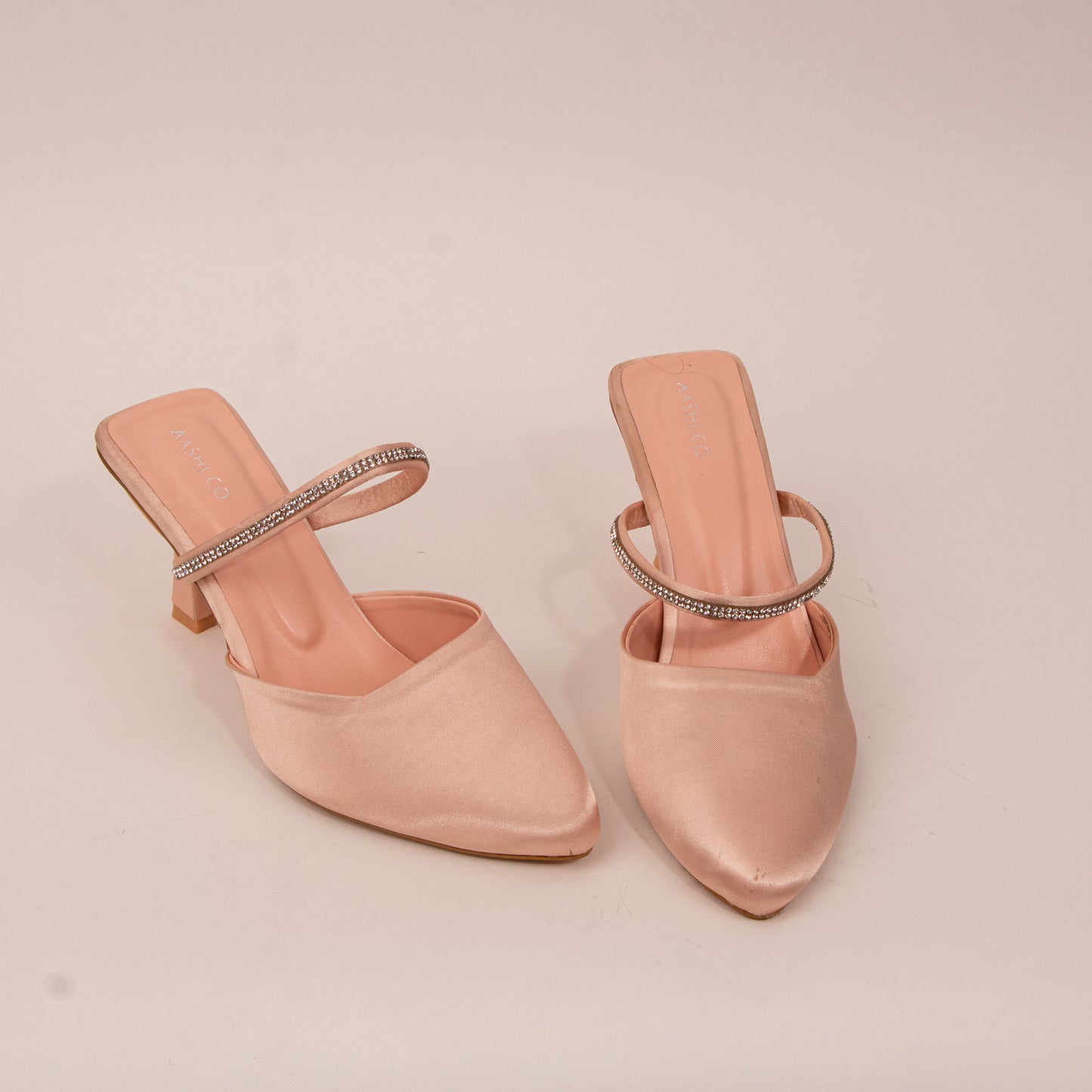 Vendetta Biege Close Toe Mules