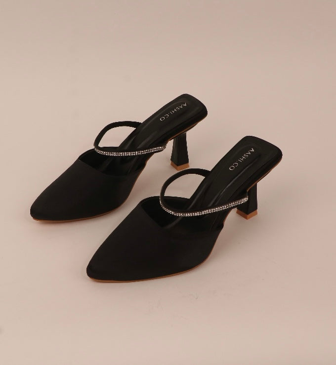 Vendetta Black Close Toe Mules