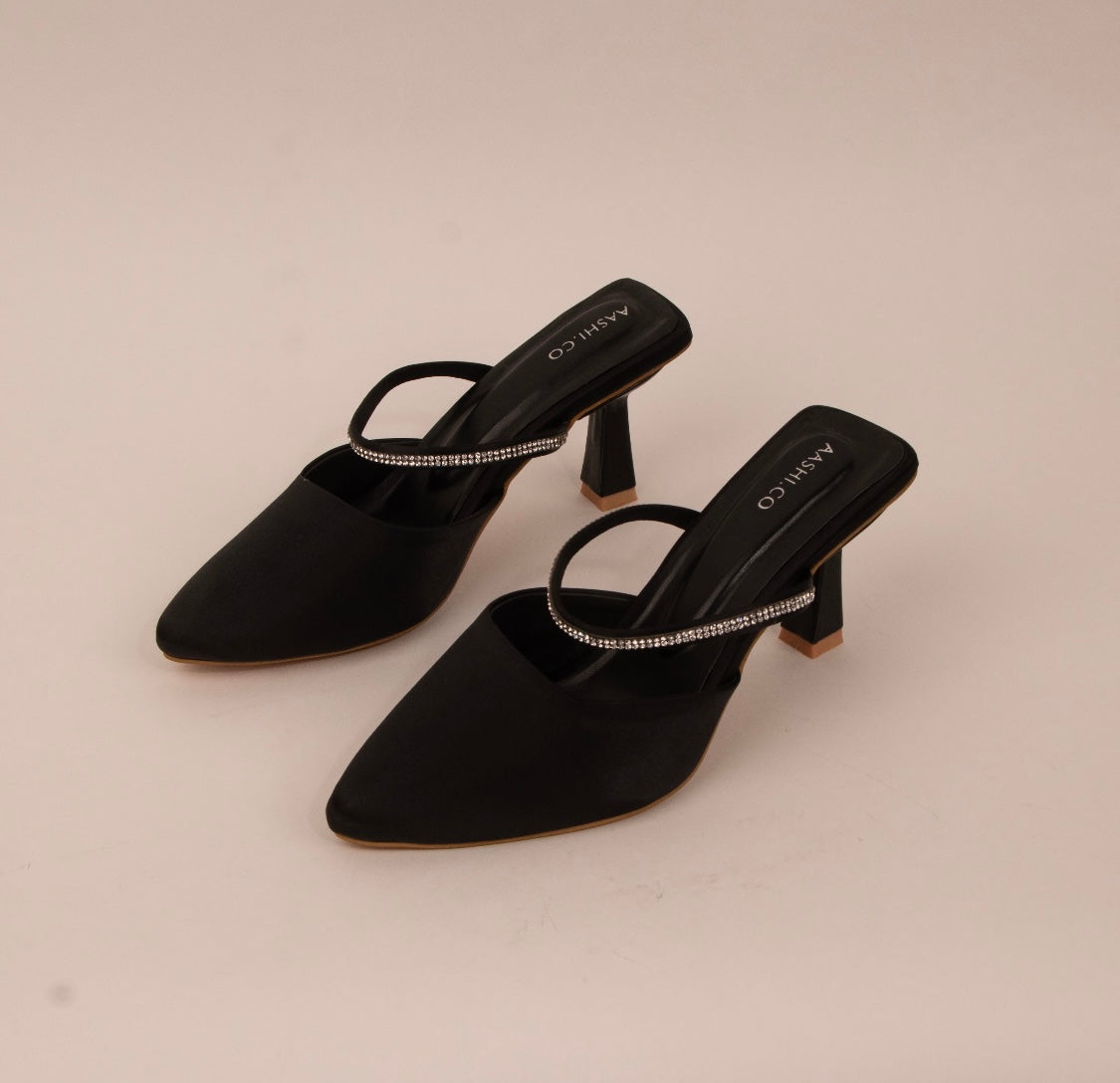 Vendetta Black Close Toe Mules