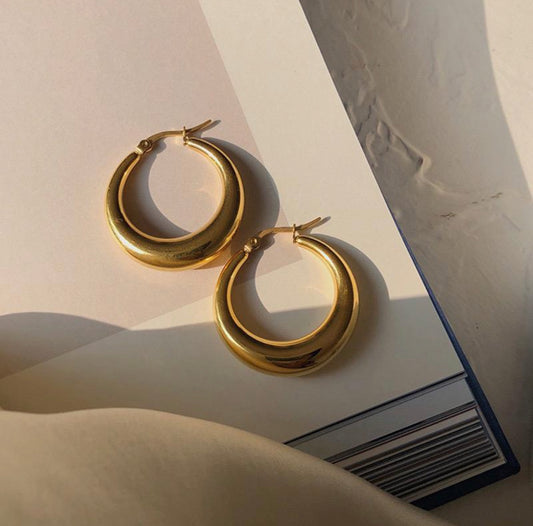 Minimal Gold Hoops